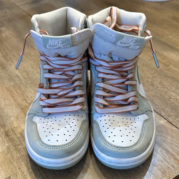 Nike Shoes - Nike Jordan 1 Retro High OG size 5.5